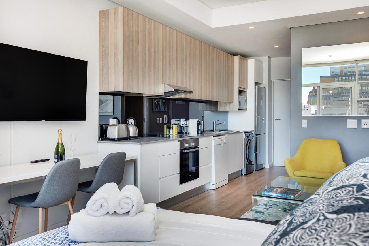 Backup-Powered Trendy Ny City Apartment At Table Mountain Cape Town Exterior photo